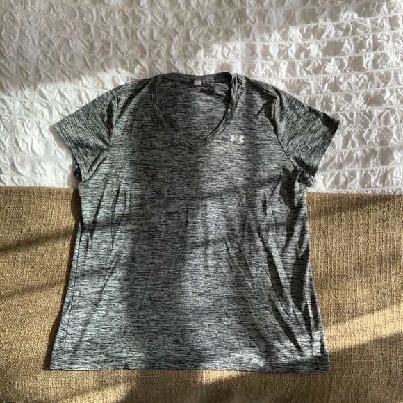 Under Armour Women’s Large Short Sleeve - Picture 3 of 7